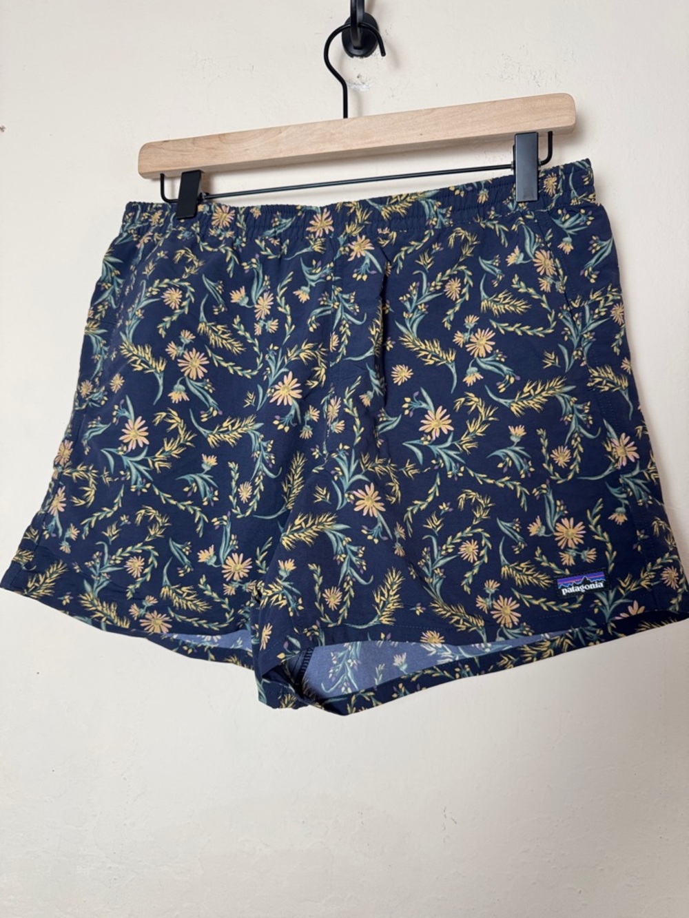Patagonia Womens Baggies Shorts  Size Medium - Picture 2 of 6